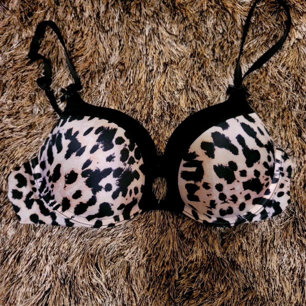 Victoria's Secret Miraculous Plung Size 34B